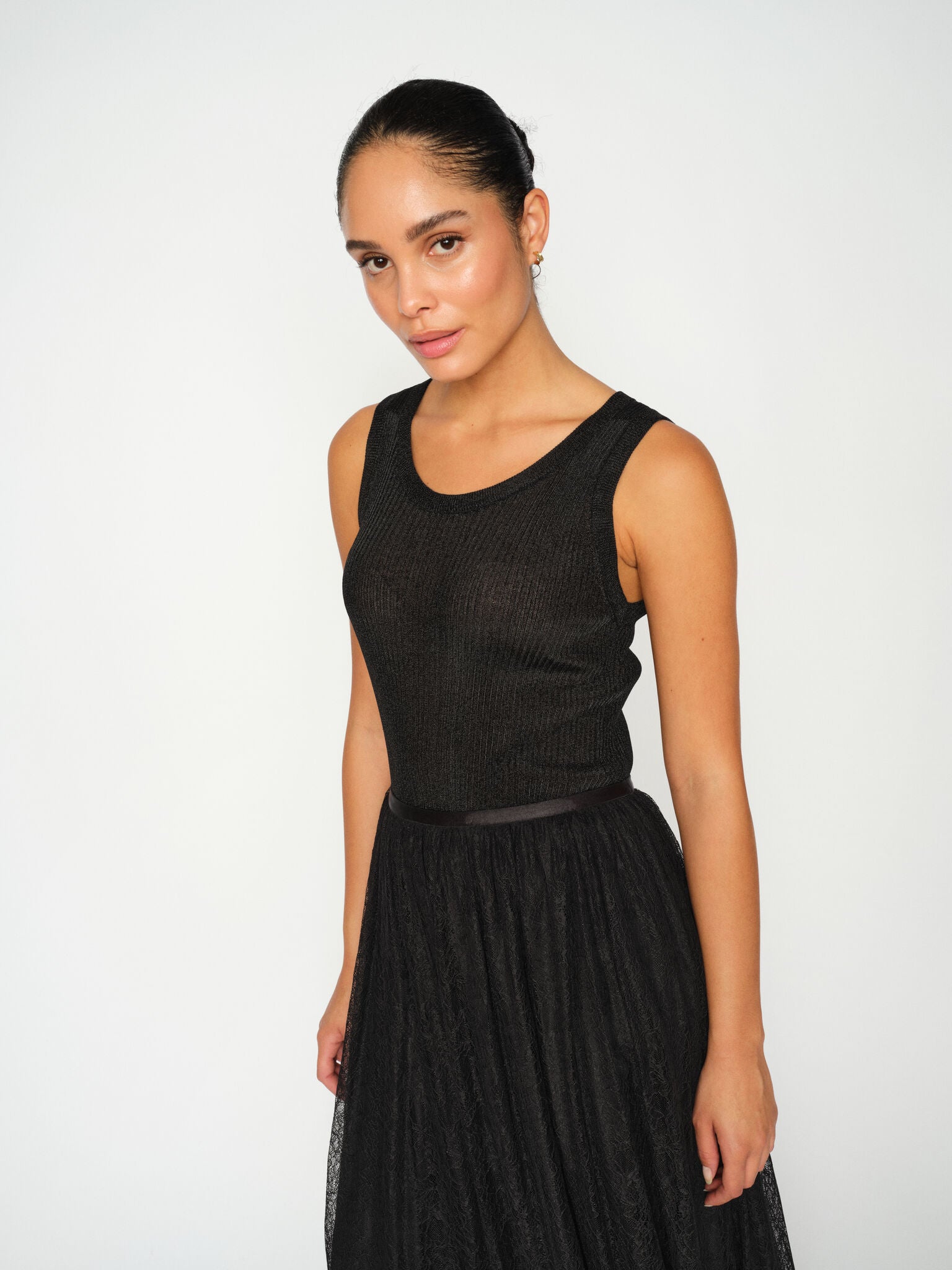 Modelshot / Black / Detail